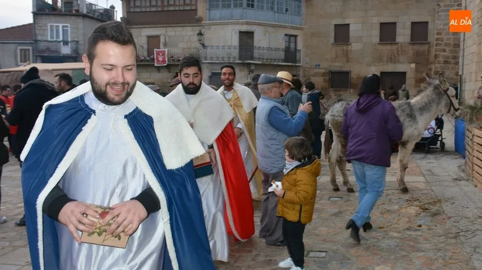 Foto 8 - Los vecinos de San Felices de los Gallegos participan en bloque en el primer Bel&eacute;n Viviente de la...