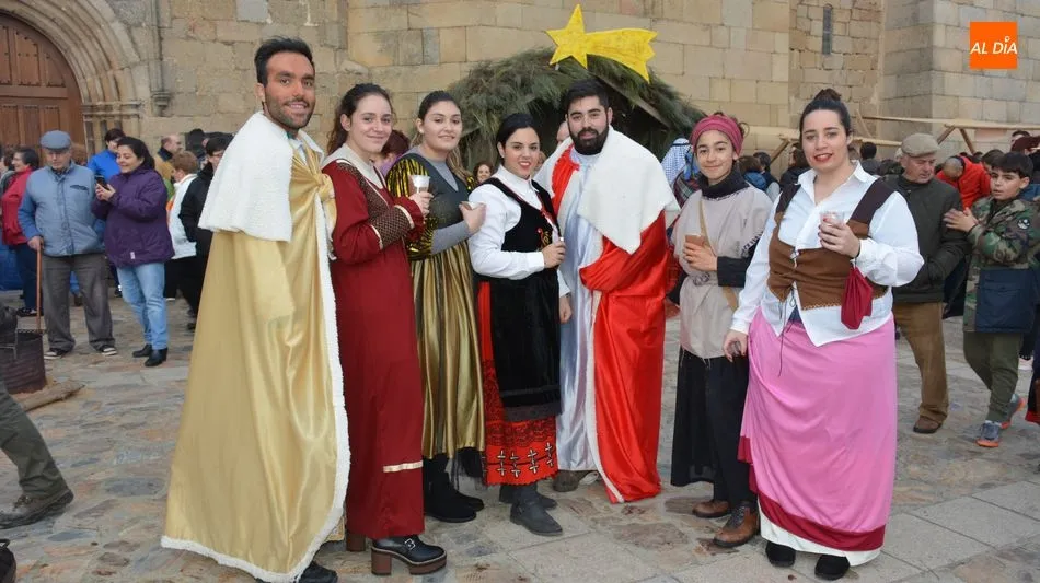 Foto 6 - Los vecinos de San Felices de los Gallegos participan en bloque en el primer Bel&eacute;n Viviente de la...