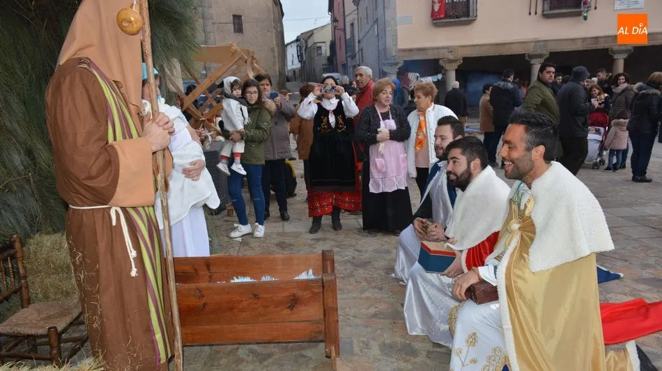 Foto 7 - Los vecinos de San Felices de los Gallegos participan en bloque en el primer Bel&eacute;n Viviente de la...