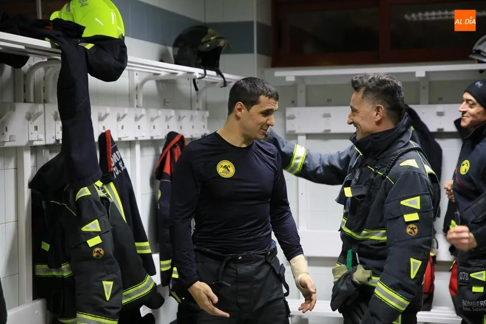 Foto 3 - Los bomberos celebran la Nochebuena con una animada cena