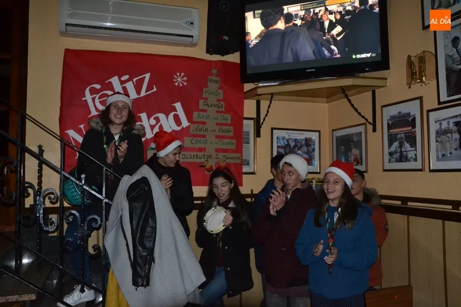 Foto 4 - Los scouts repiten la experiencia de recorrer las calles cantando el pujo  