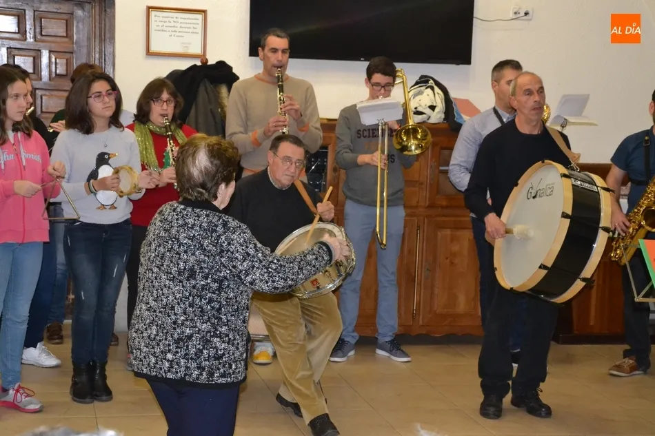 Foto 6 - La Banda de M&uacute;sica lleva sus canciones a varias residencias del centro hist&oacute;rico  