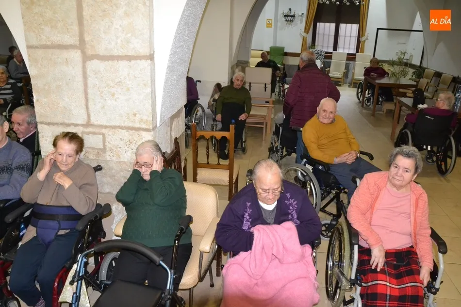 Foto 4 - La Banda de M&uacute;sica lleva sus canciones a varias residencias del centro hist&oacute;rico  