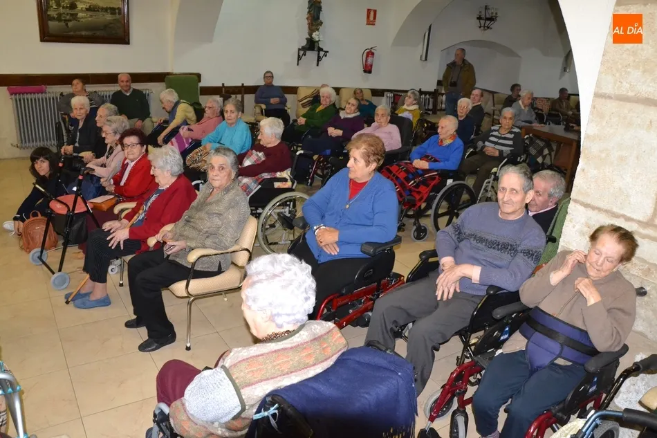 Foto 5 - La Banda de M&uacute;sica lleva sus canciones a varias residencias del centro hist&oacute;rico  