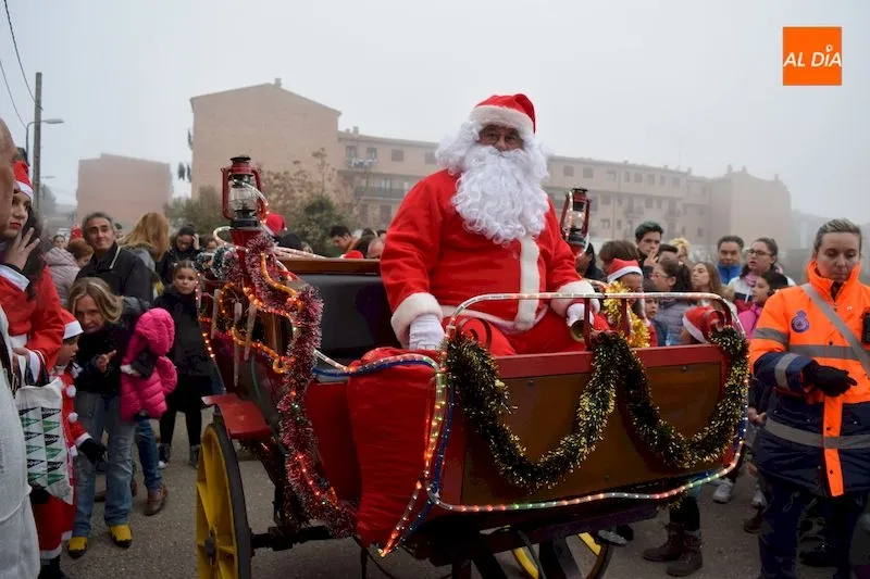 Papá Noel regala una tarde mágica a los albenses más pequeños