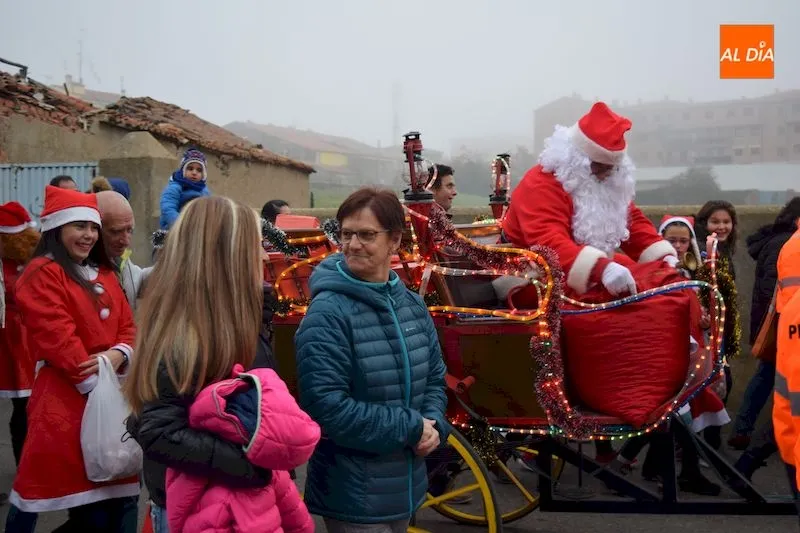 Foto 8 - Pap&aacute; Noel regala una tarde m&aacute;gica a los albenses m&aacute;s peque&ntilde;os