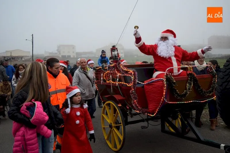 Foto 2 - Pap&aacute; Noel regala una tarde m&aacute;gica a los albenses m&aacute;s peque&ntilde;os