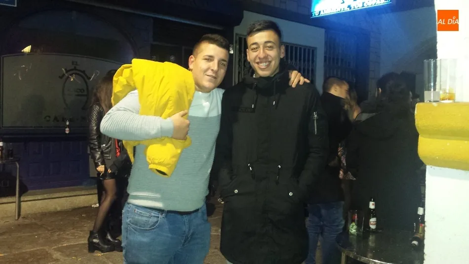 Jóvenes mirobrigenses prolongan la Nochebuena hasta bien entrada la mañana de Navidad  