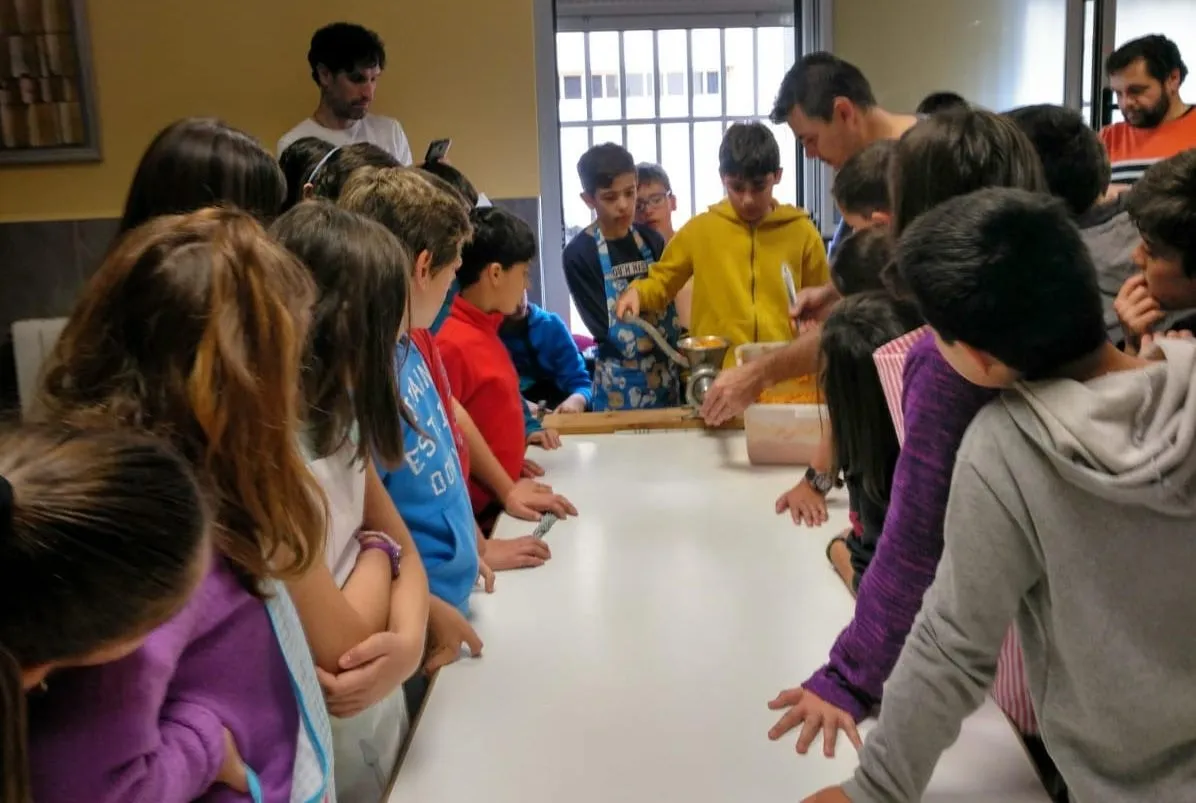 Foto 4 - Alumnos de Primaria cerraron el trimestre elaborando farinato  