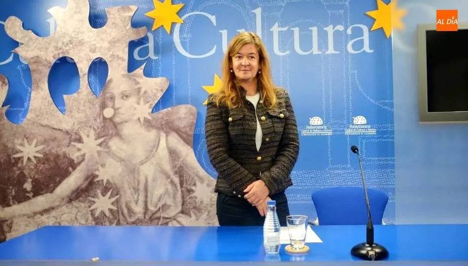 La concejala de Educación del Ayuntamiento de Salamanca, Carmen Sánchez Bellota, en la Sala de la Palabra, donde presentó esta memoria de actividades. Foto de Lydia González