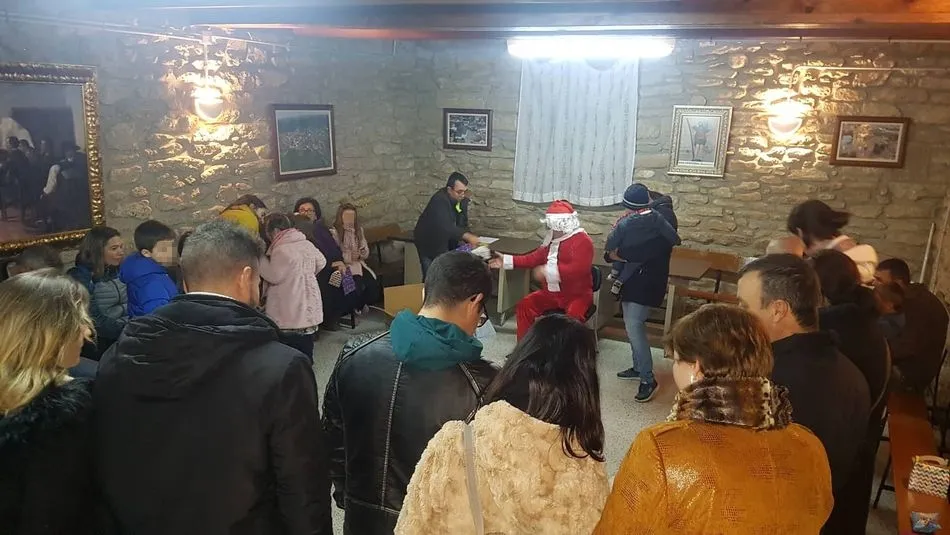 Foto 10 - Pap&aacute; Noel visita a los ni&ntilde;os de Guadramiro  