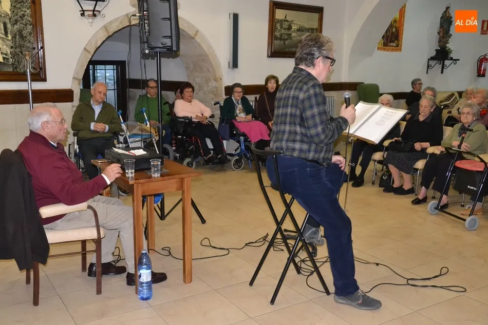 Foto 5 - Lauren Risue&ntilde;o anima con sus canciones a los residentes del Hospital de la Pasi&oacute;n  