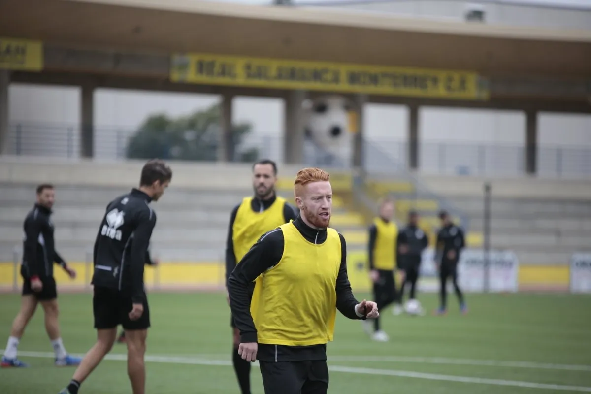 Peli durante un entrenamiento con Unionistas. Imagen: Twitter Unionistas