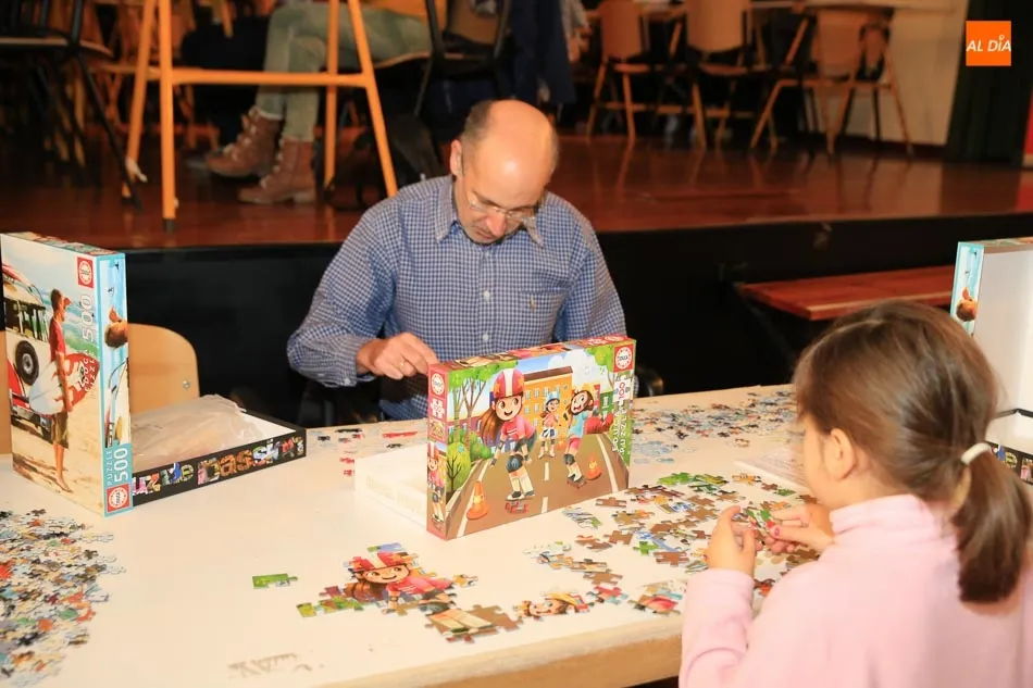 Foto 7 - Buen ambiente&nbsp; en el inicio del XVIII Concurso Nacional de Puzzles