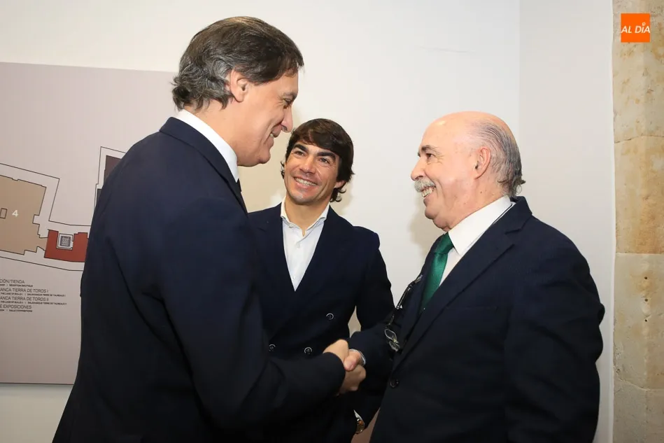 Foto 11 - Domingo L&oacute;pez Chaves dona al Museo Taurino el traje de luces con el que confirm&oacute; su alternativa