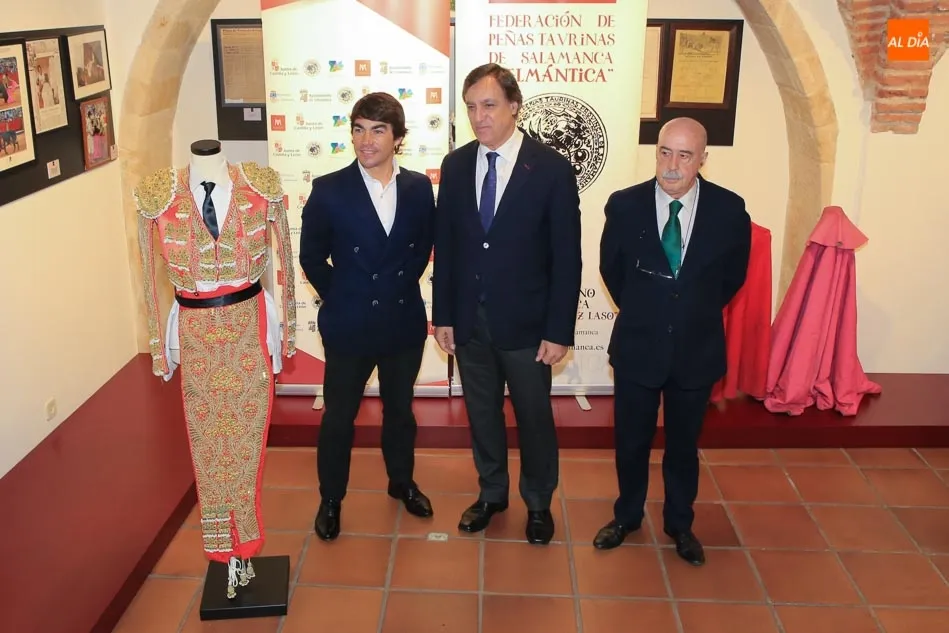 Foto 10 - Domingo L&oacute;pez Chaves dona al Museo Taurino el traje de luces con el que confirm&oacute; su alternativa