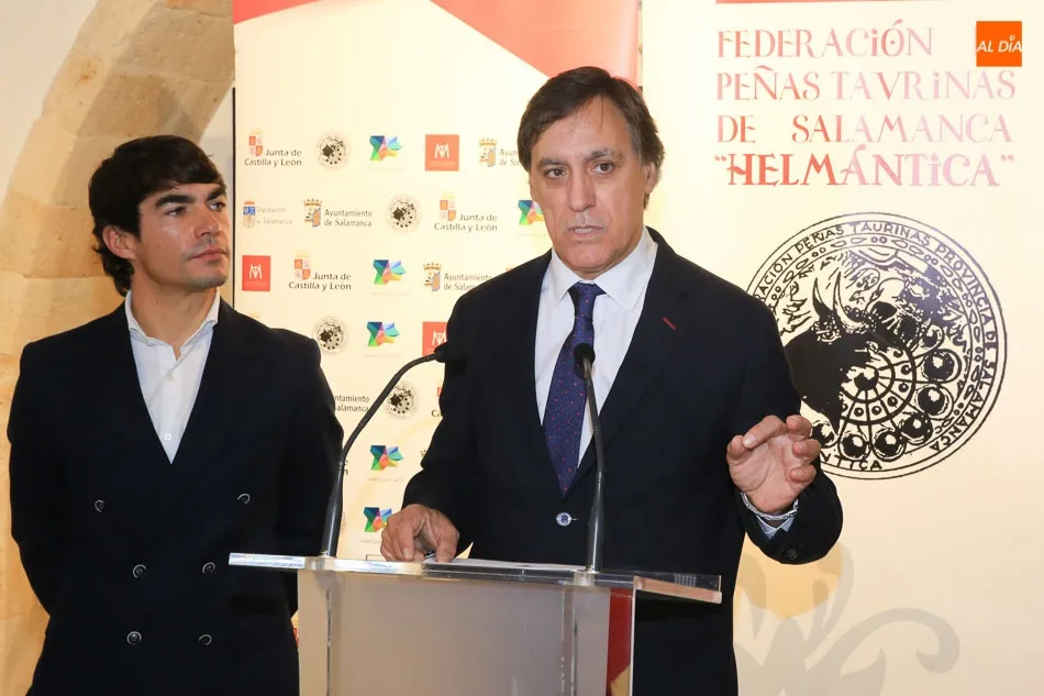 Foto 7 - Domingo L&oacute;pez Chaves dona al Museo Taurino el traje de luces con el que confirm&oacute; su alternativa