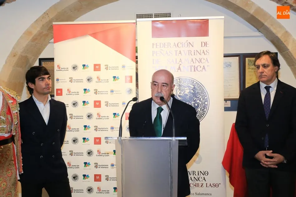 Foto 6 - Domingo L&oacute;pez Chaves dona al Museo Taurino el traje de luces con el que confirm&oacute; su alternativa