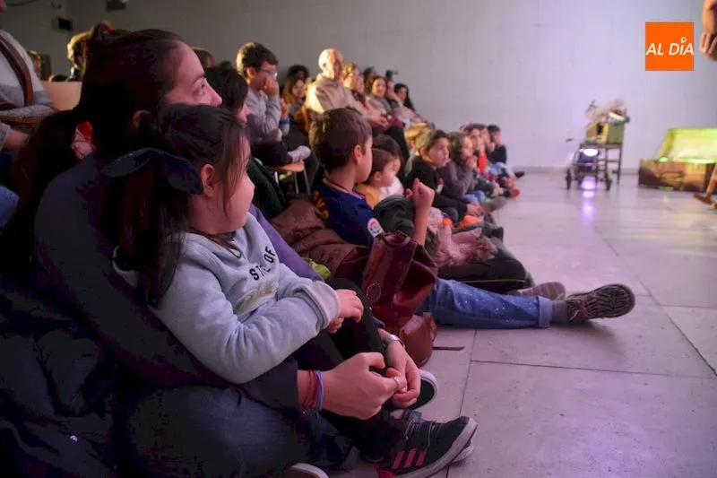 Foto 10 - Fabularia Teatro abre un mundo m&aacute;gico de la mano de sus &lsquo;Cuentos del desv&aacute;n de mi abuelo&rsquo;