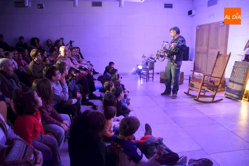 Foto 5 - Fabularia Teatro abre un mundo m&aacute;gico de la mano de sus &lsquo;Cuentos del desv&aacute;n de mi abuelo&rsquo;