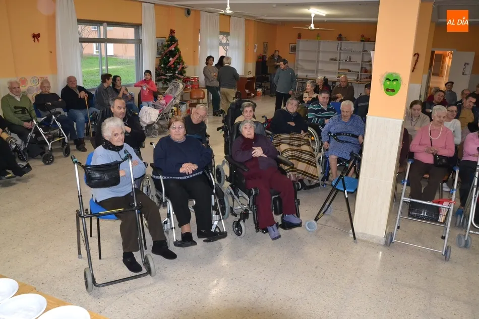 Foto 8 - La Residencia Mixta celebra su fiesta anual de cumplea&ntilde;os  