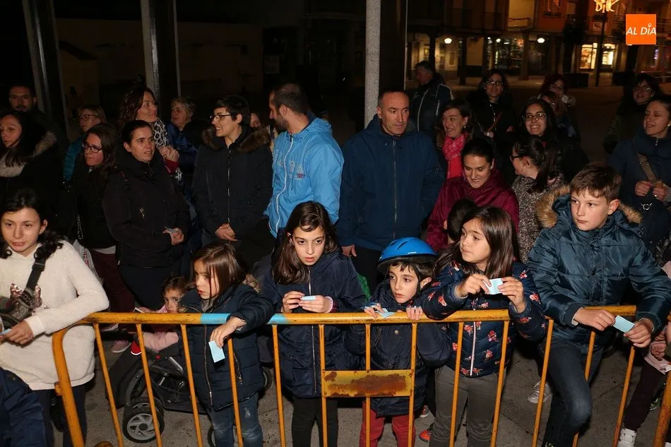 Foto 8 - M&aacute;s de doscientos ni&ntilde;os entregan sus cartas a los Reyes Magos