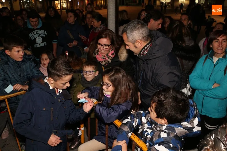 Foto 7 - M&aacute;s de doscientos ni&ntilde;os entregan sus cartas a los Reyes Magos