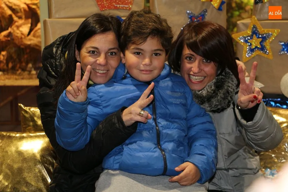 Foto 3 - M&aacute;s de doscientos ni&ntilde;os entregan sus cartas a los Reyes Magos