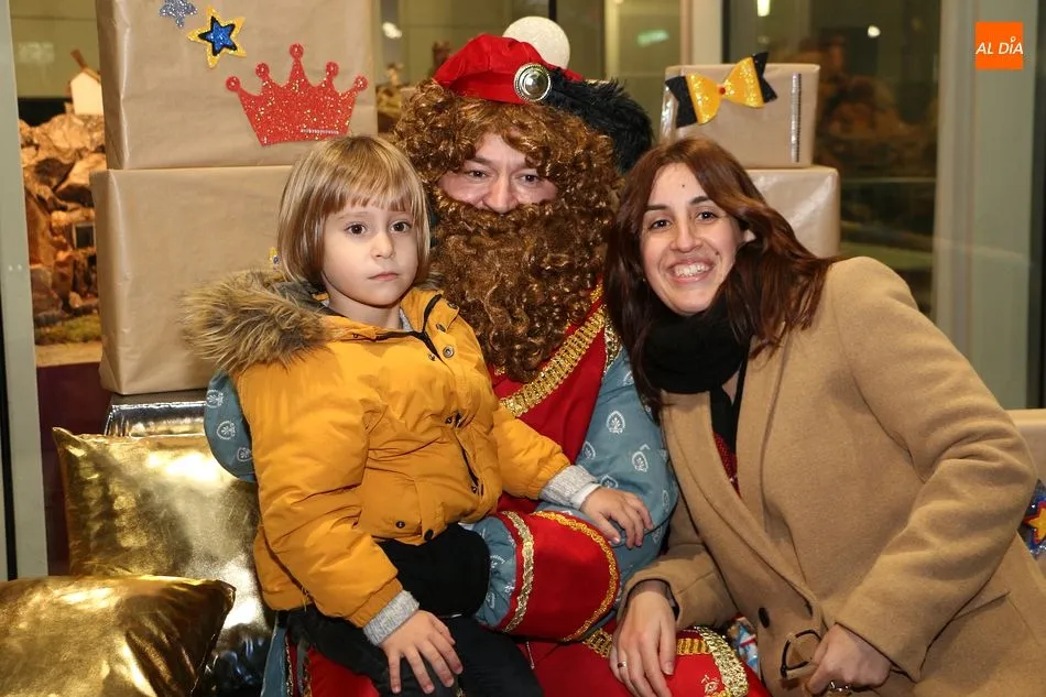 Foto 2 - M&aacute;s de doscientos ni&ntilde;os entregan sus cartas a los Reyes Magos