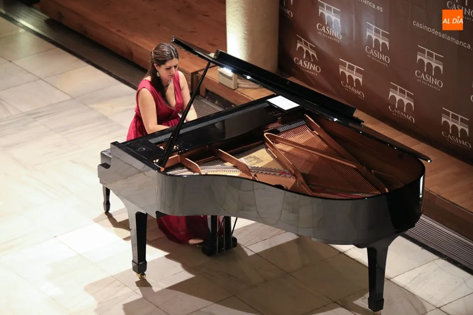 Foto 11 - La pianista palentina Elo&iacute;sa de Guzm&aacute;n Alonso ofrece un magistral recital de piano