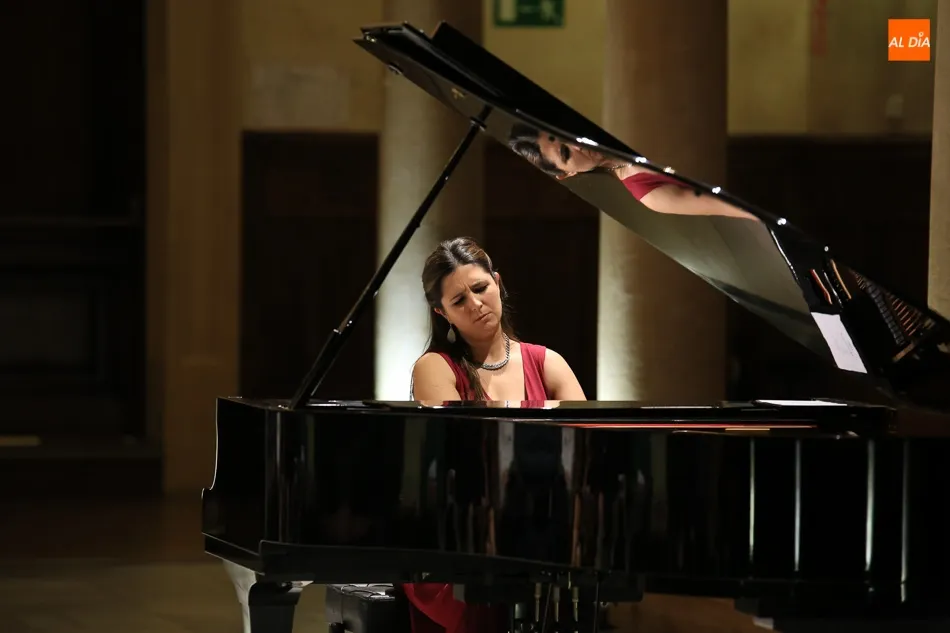 Foto 4 - La pianista palentina Elo&iacute;sa de Guzm&aacute;n Alonso ofrece un magistral recital de piano