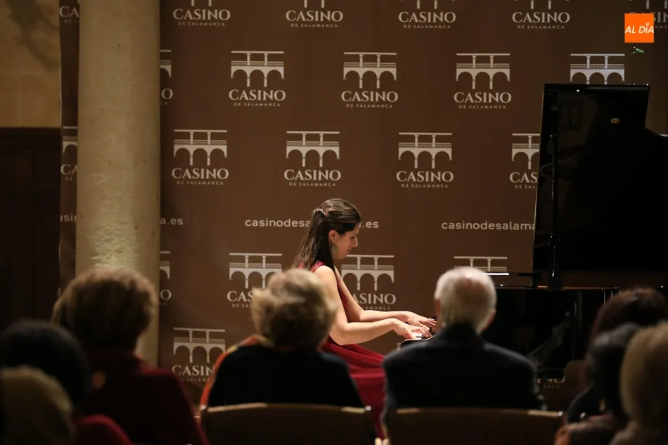 Foto 3 - La pianista palentina Elo&iacute;sa de Guzm&aacute;n Alonso ofrece un magistral recital de piano