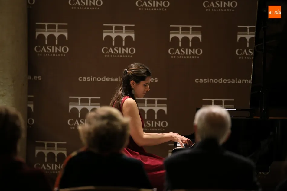 Foto 2 - La pianista palentina Elo&iacute;sa de Guzm&aacute;n Alonso ofrece un magistral recital de piano