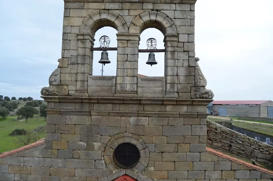 Foto 8 - La Cofrad&iacute;a de San Crist&oacute;bal acomete la limpieza de la ermita de Nuestra Se&ntilde;ora del &Aacute;rbol en...