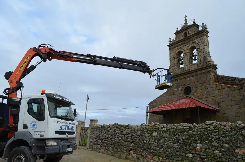 Foto 4 - La Cofrad&iacute;a de San Crist&oacute;bal acomete la limpieza de la ermita de Nuestra Se&ntilde;ora del &Aacute;rbol en...