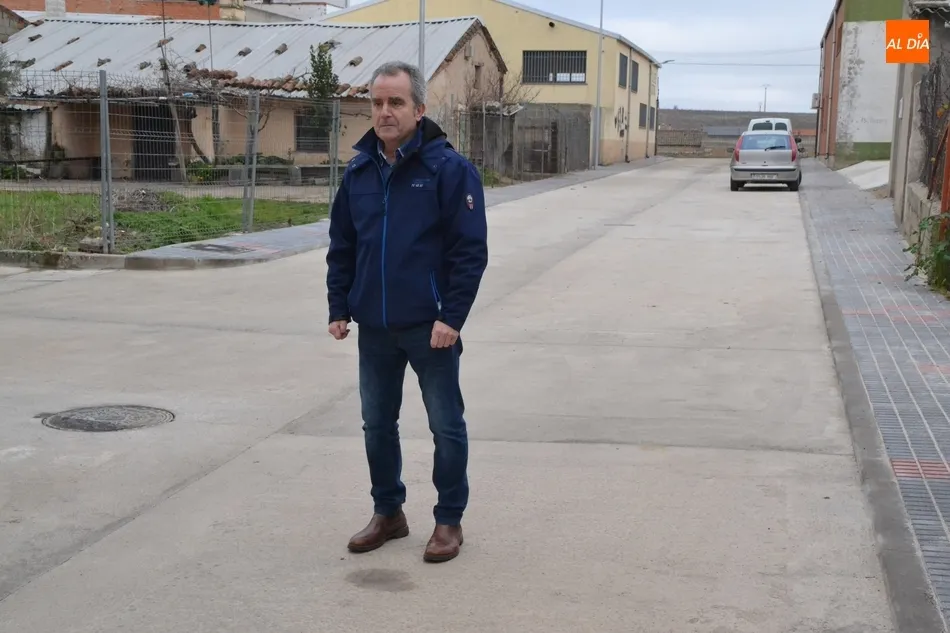 La calle Fernando II dice adiós a la tierra y a las piedras gracias a una inversión de 145.000€ ...