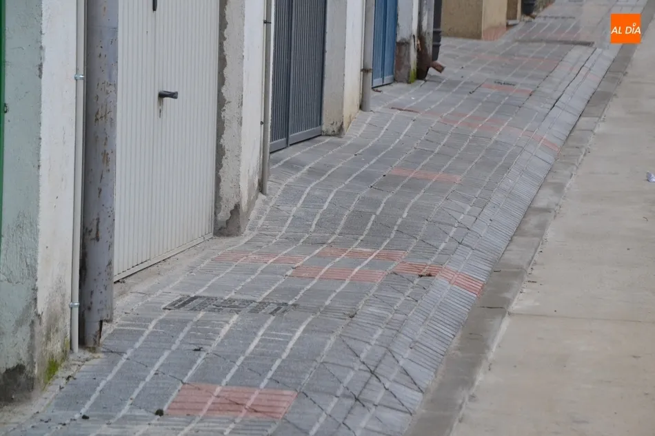 Foto 2 - La calle Fernando II dice adi&oacute;s a la tierra y a las piedras gracias a una inversi&oacute;n de 145.000&euro; ...