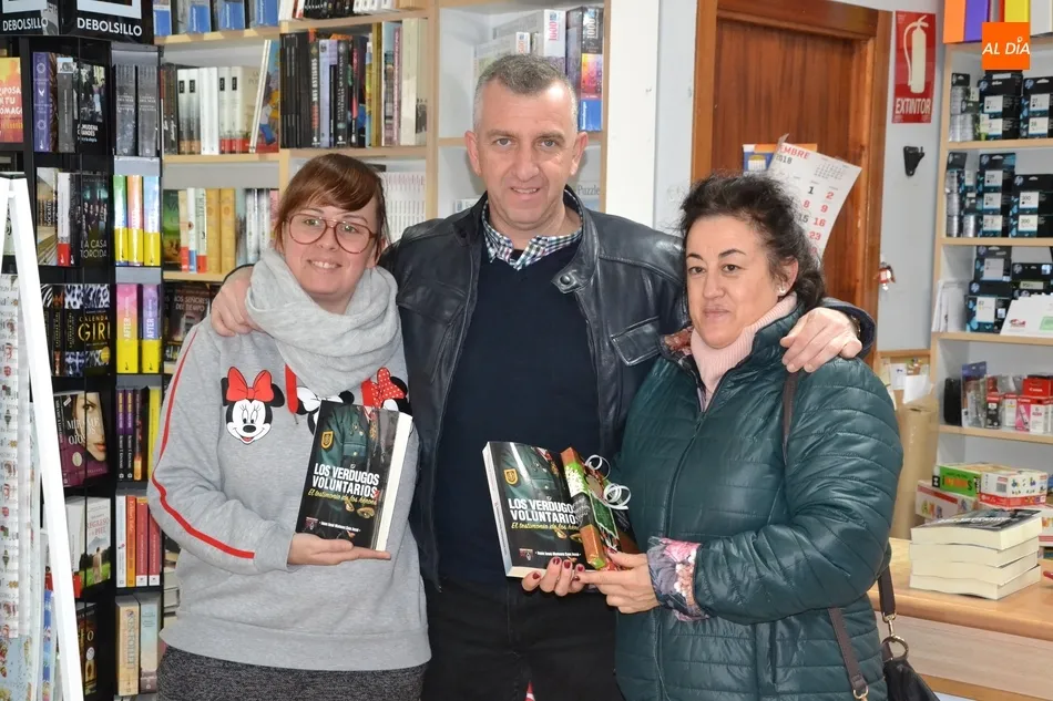 Juan José Mateos San José firma ejemplares de su nuevo libro ‘Los Verdugos Voluntarios II’  