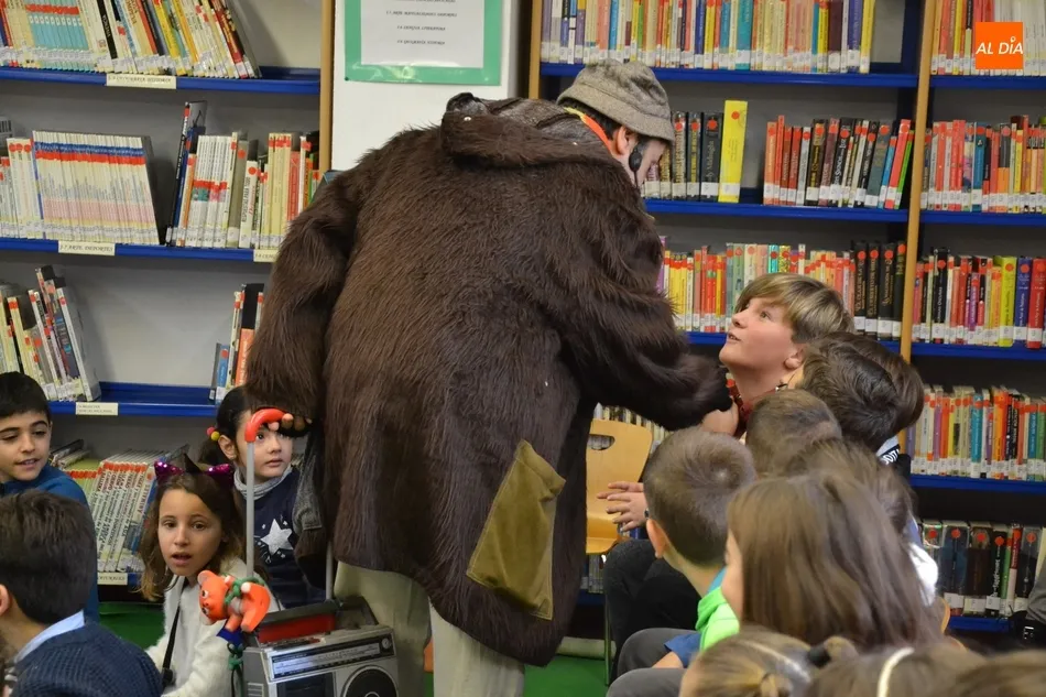 Foto 6 - Los &lsquo;Sue&ntilde;os de Navidad&rsquo; de Kamaru ponen el broche a las Navidades en la Biblio  