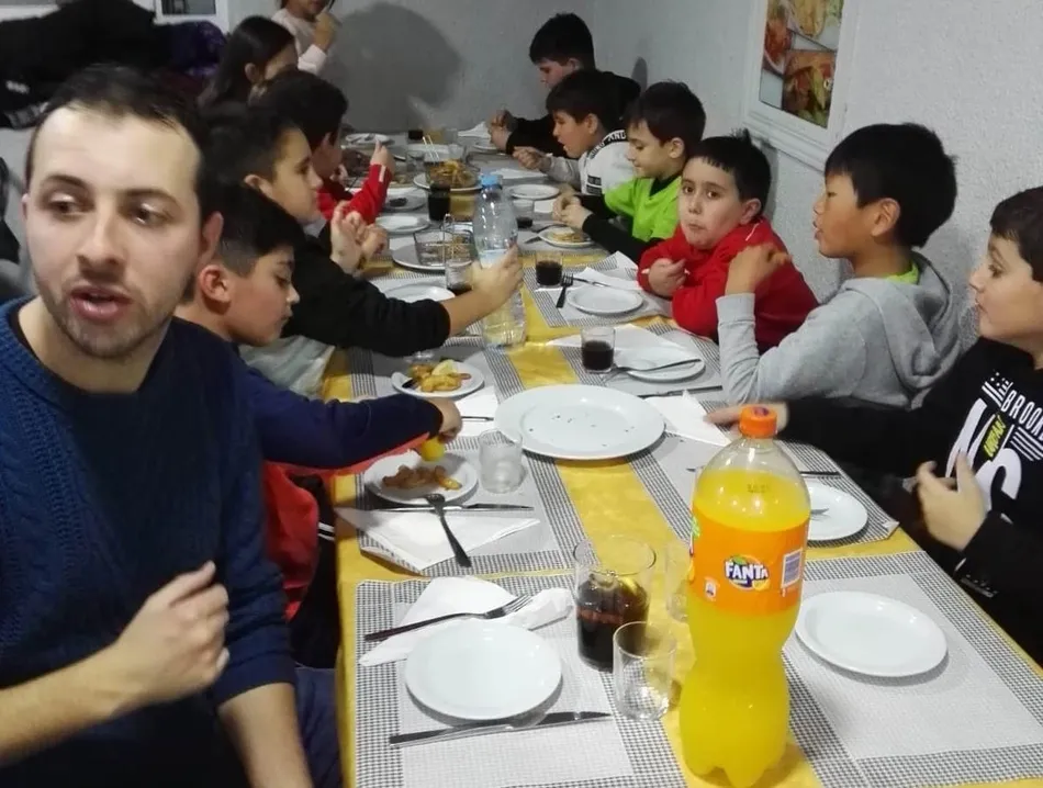 Foto 3 - El Benjam&iacute;n A del III Columnas termina el a&ntilde;o con un partido contra sus familias  