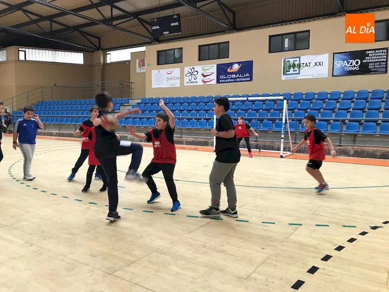 Foto 9 - Concluye con &eacute;xito el campamento de Navidad del Balonmano Ciudad de Salamanca