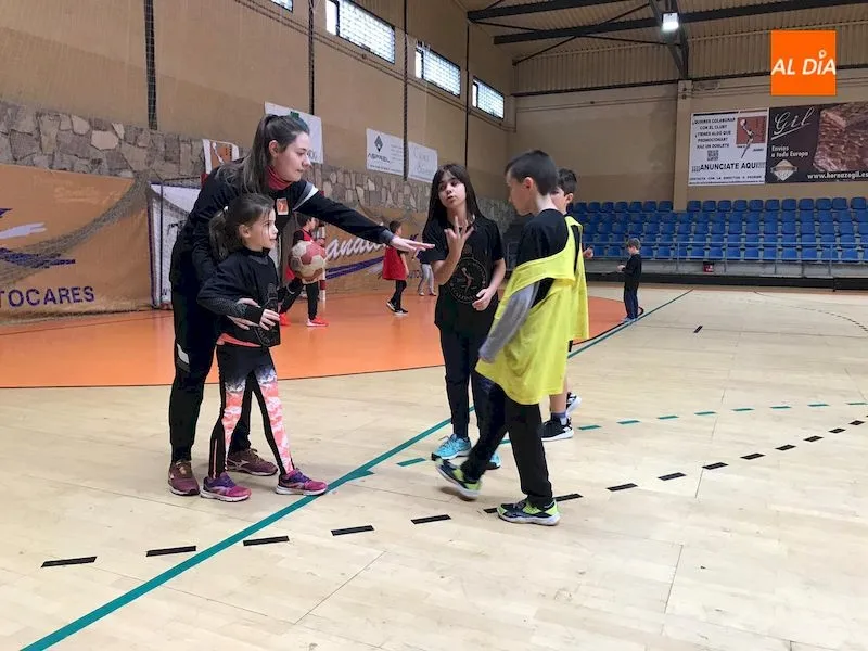 Foto 5 - Concluye con &eacute;xito el campamento de Navidad del Balonmano Ciudad de Salamanca