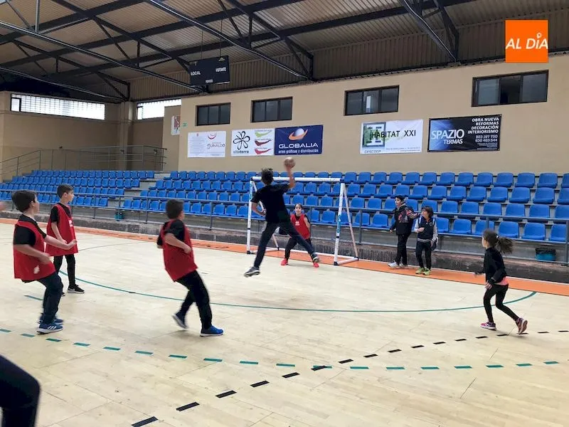 Foto 3 - Concluye con &eacute;xito el campamento de Navidad del Balonmano Ciudad de Salamanca