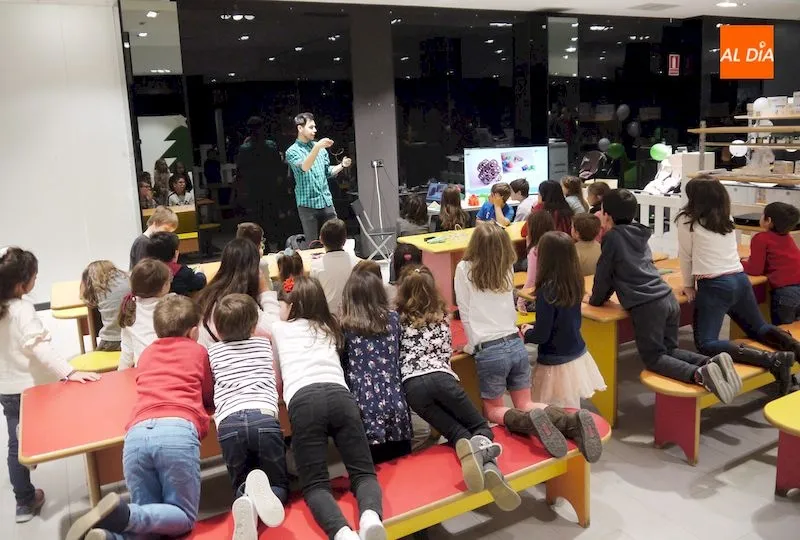 Foto 3 - Los talleres infantiles encandilan a los m&aacute;s peque&ntilde;os en el Centro Comercial El Tormes