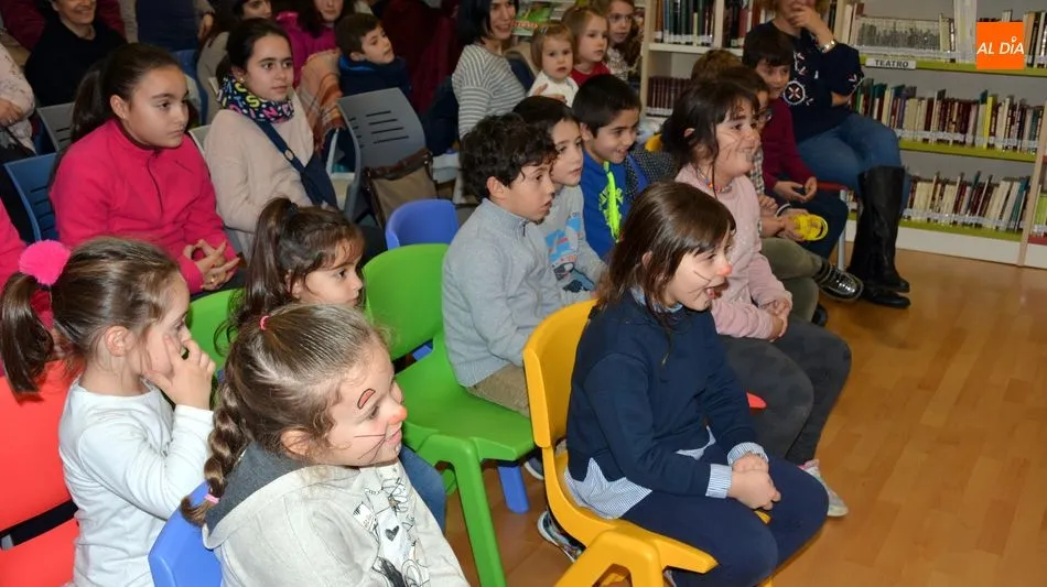 Foto 8 - Los ni&ntilde;os de Lumbrales conocen el cuento infantil &lsquo;La encina y los ratones de orejas coloradas&rsquo;