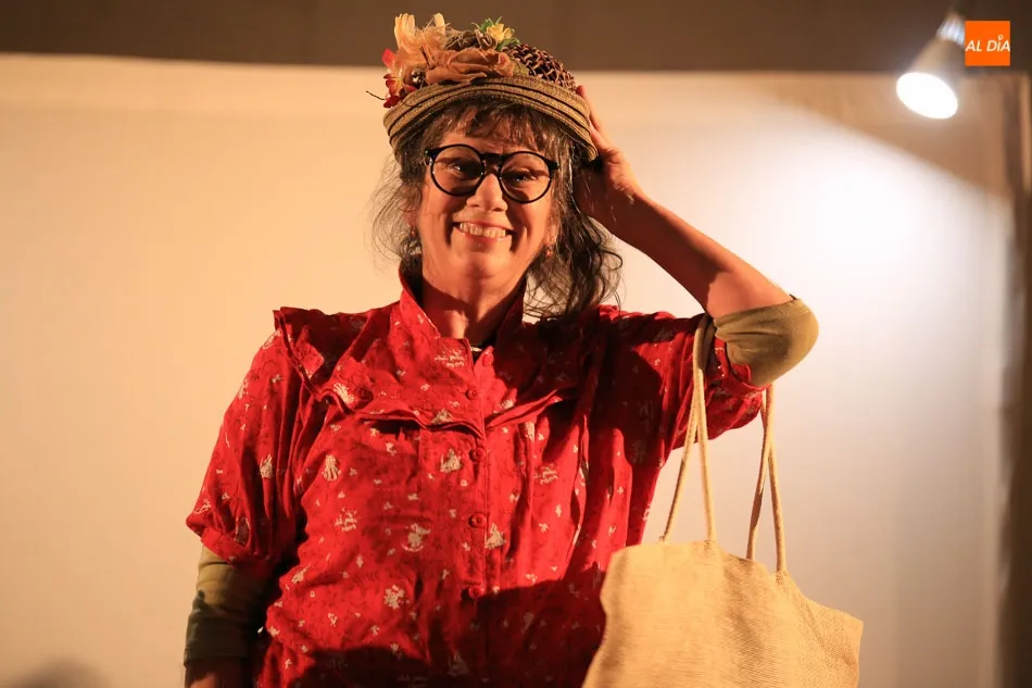 Foto 3 - La Quimera de Pl&aacute;stico homenajea a Gloria Fuertes en su obra &lsquo;Esto sabe a Gloria&rsquo;