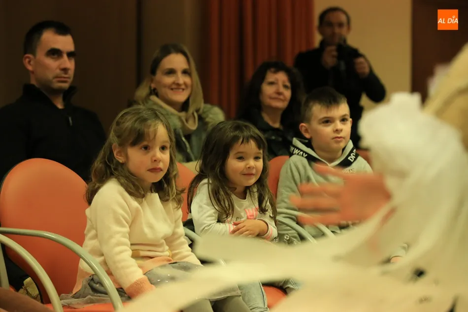 Foto 10 - Los &lsquo;Cuentos de cart&oacute;n&rsquo; de Cabe&ccedil;a de Vento divierten al p&uacute;blico infantil en Cabrerizos