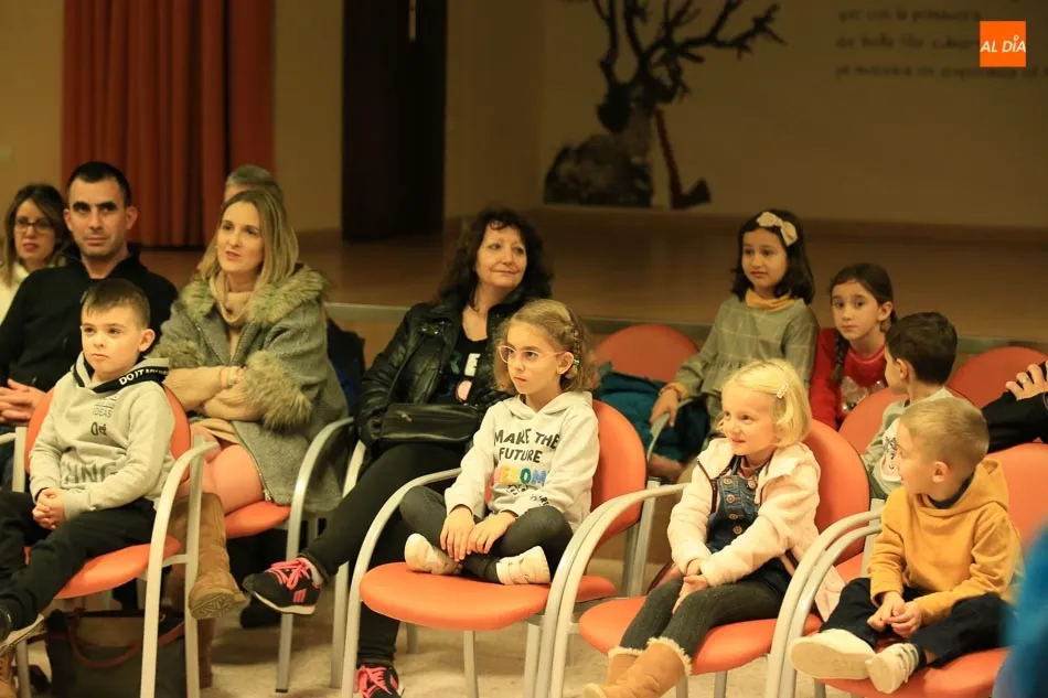 Foto 2 - Los &lsquo;Cuentos de cart&oacute;n&rsquo; de Cabe&ccedil;a de Vento divierten al p&uacute;blico infantil en Cabrerizos