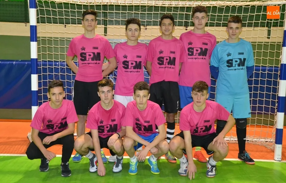 Foto 10 - Los Amigos de &Aacute;lex se llevan en los penaltys el partido inaugural del 3&ordm; Torneo de ARCIU  