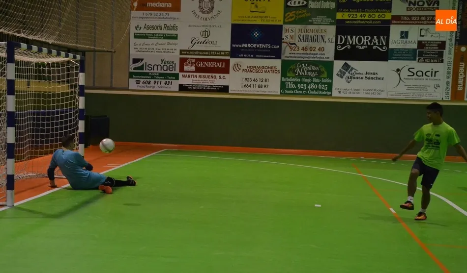 Foto 3 - Los Amigos de &Aacute;lex se llevan en los penaltys el partido inaugural del 3&ordm; Torneo de ARCIU  